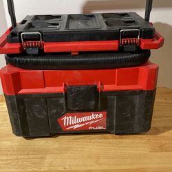 Milwaukee Packout 2.5 Gallon Wet/Dry Vacuum 0970-20 - TOOL ONLY!!
