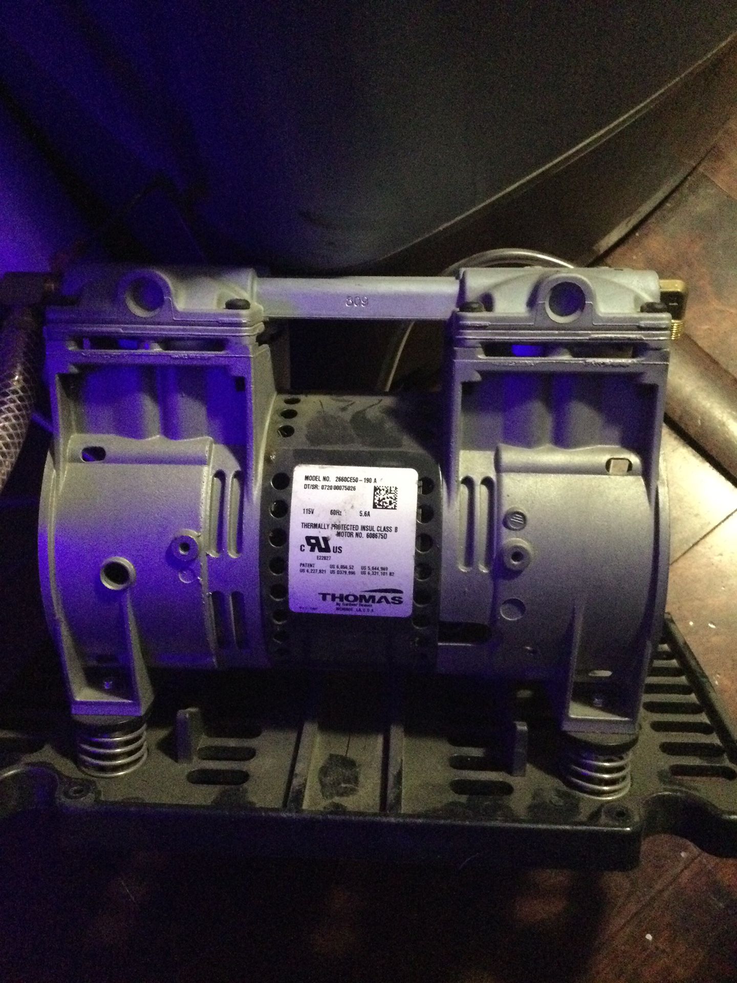 Thomas Oil-less WOB-L Piston Compressor / Vacuum Pump - Voltage: 115V AC (60 Hz)