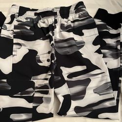 Under Armour Boys Sz. M Black & Gray Light Cargo Sport Pants. Exc. Conditio