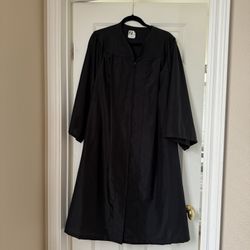 Graduation Gown - Black Size 5’2”- 5’4”