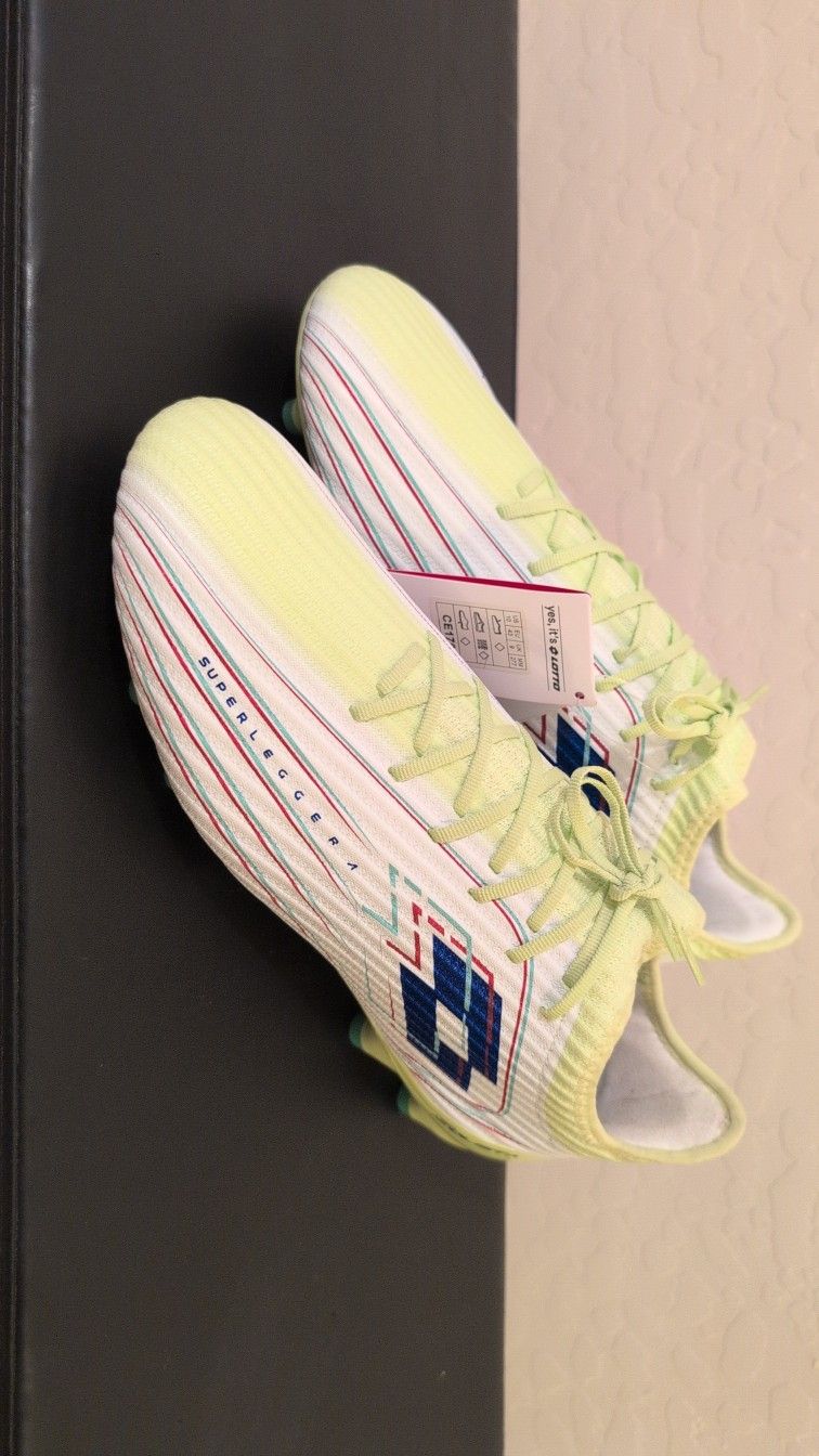 Men's LOTTO SOLISTA 200 VIII FG Soccer Cleats Size 10 NEW 