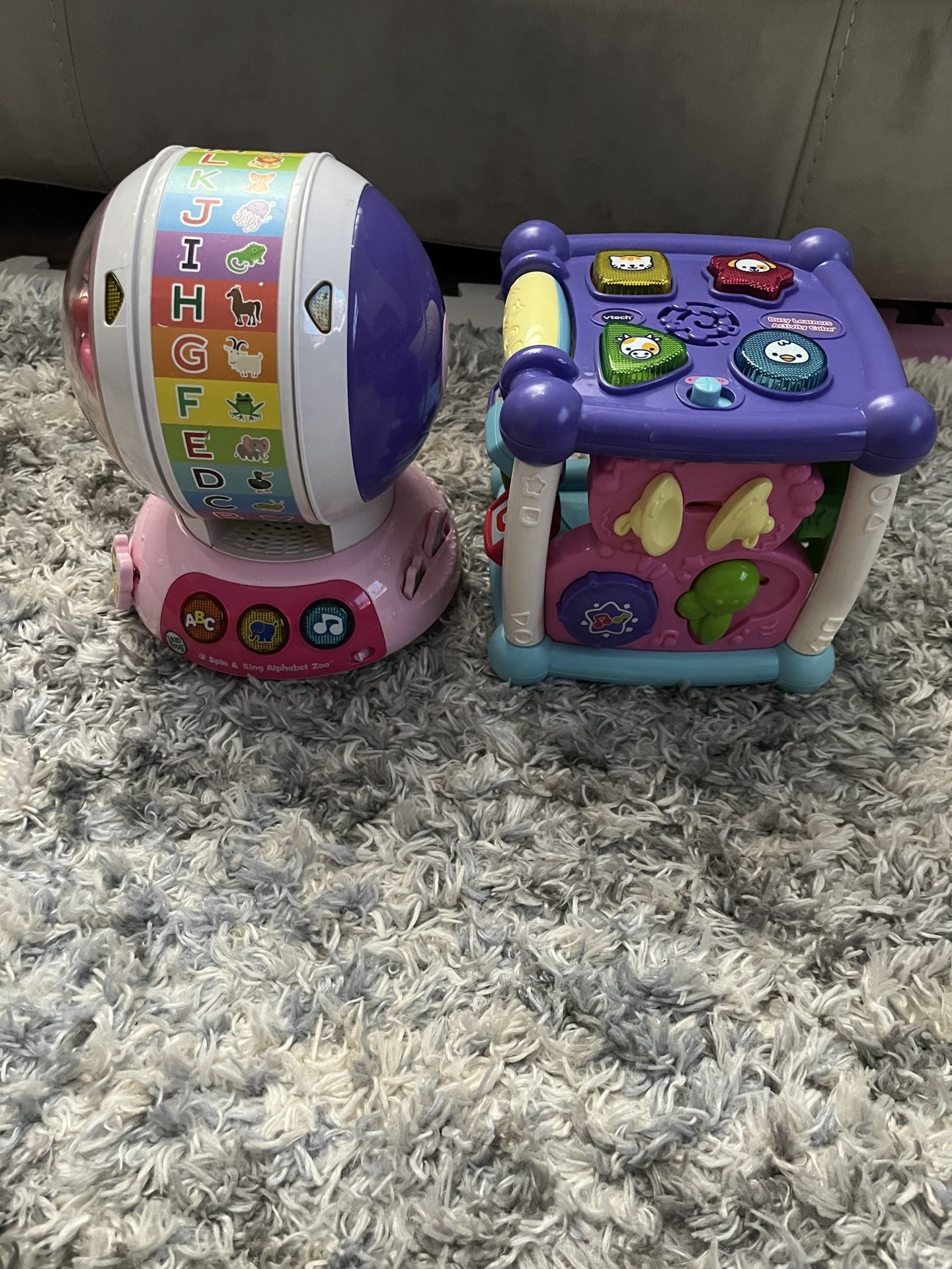 Leapfrog Spin And sing Alphabet Zoo wheel  and Vtech activity cube 