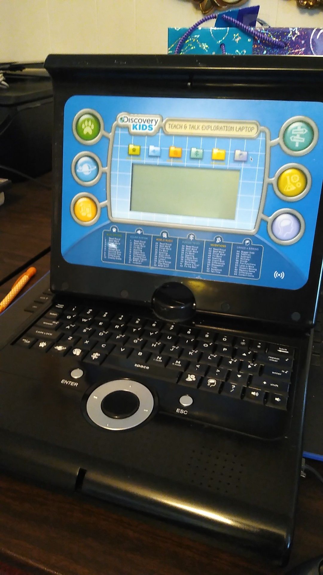 Play lap top w learning games
