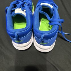 Men’s Reebok shoes, size 6
