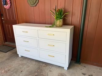 Dresser used good condition 1 drawer sticks asking 100 need gone