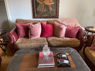 Beautiful 3-Piece Living Room Set – Sofa, Loveseat & Ottoman