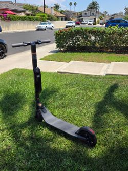Segway Ninebot ES3 Plus Electric KickScooter – Excellent Condition