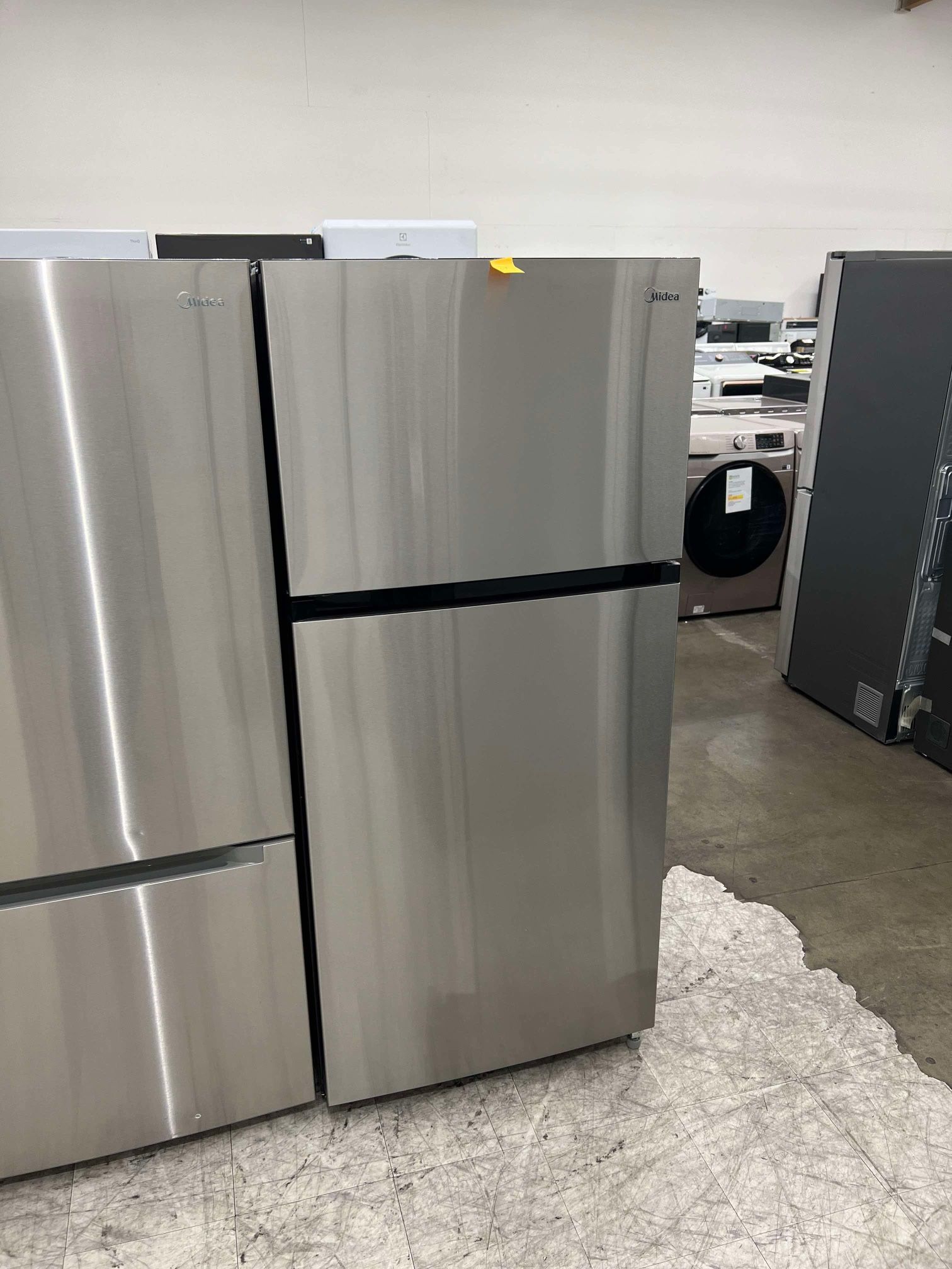 Midea 18 cu. ft. Top-Mount Refrigerator 