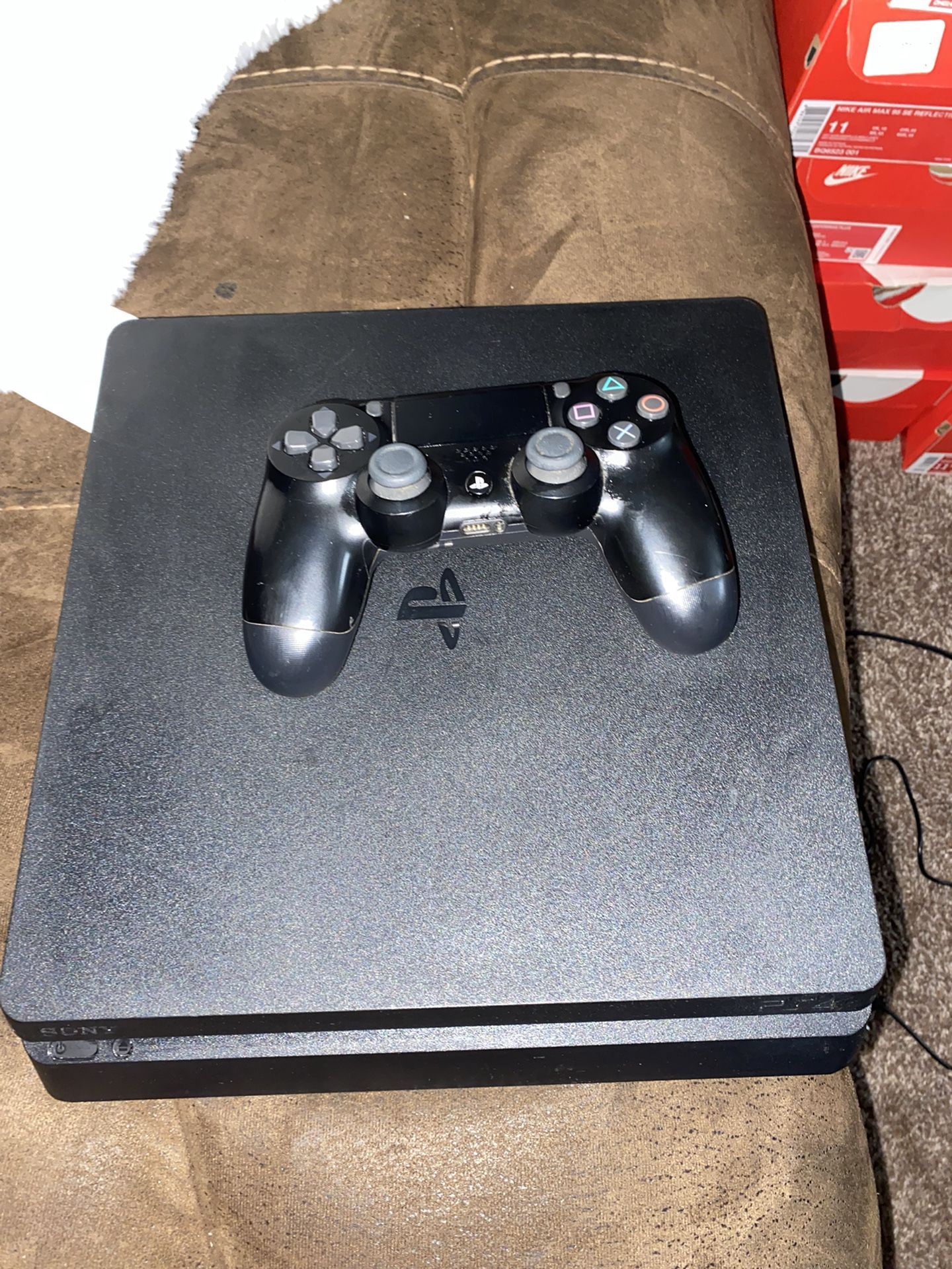 PS4 SLIM 1TB