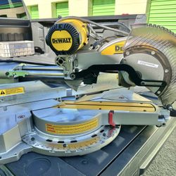 DEWALT 15 Amp Corded 12 in. Double Bevel Sliding Compound Miter Saw with XPS technology, Blade