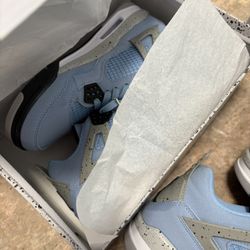 Shoes. Size   5.      6.        7.       7.5.       11 