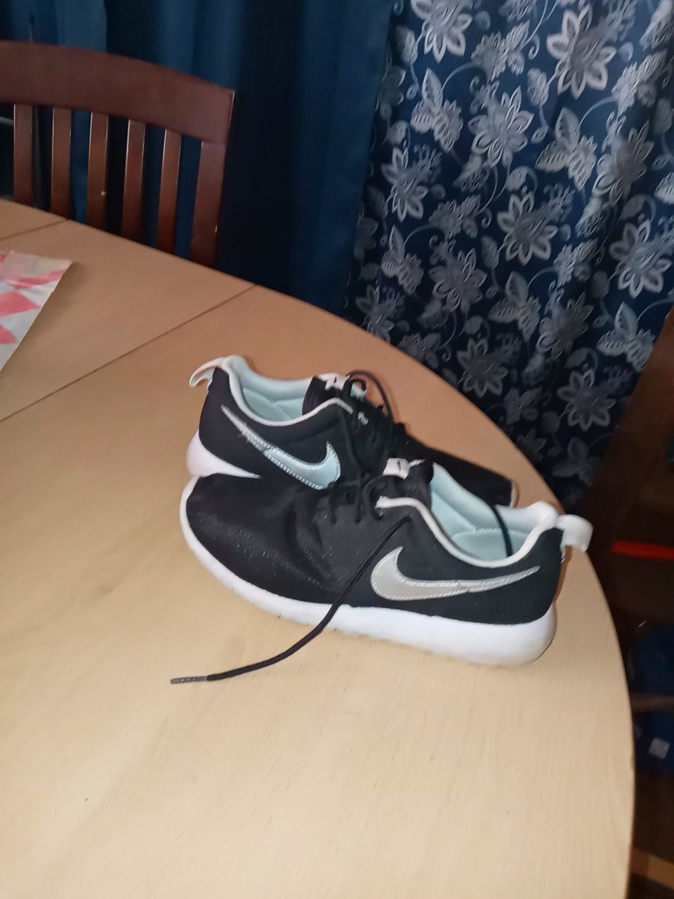 Nike freerunners size 5Y
