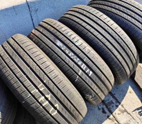 225/60/18 Pireli Tires con 80% de vida las 4