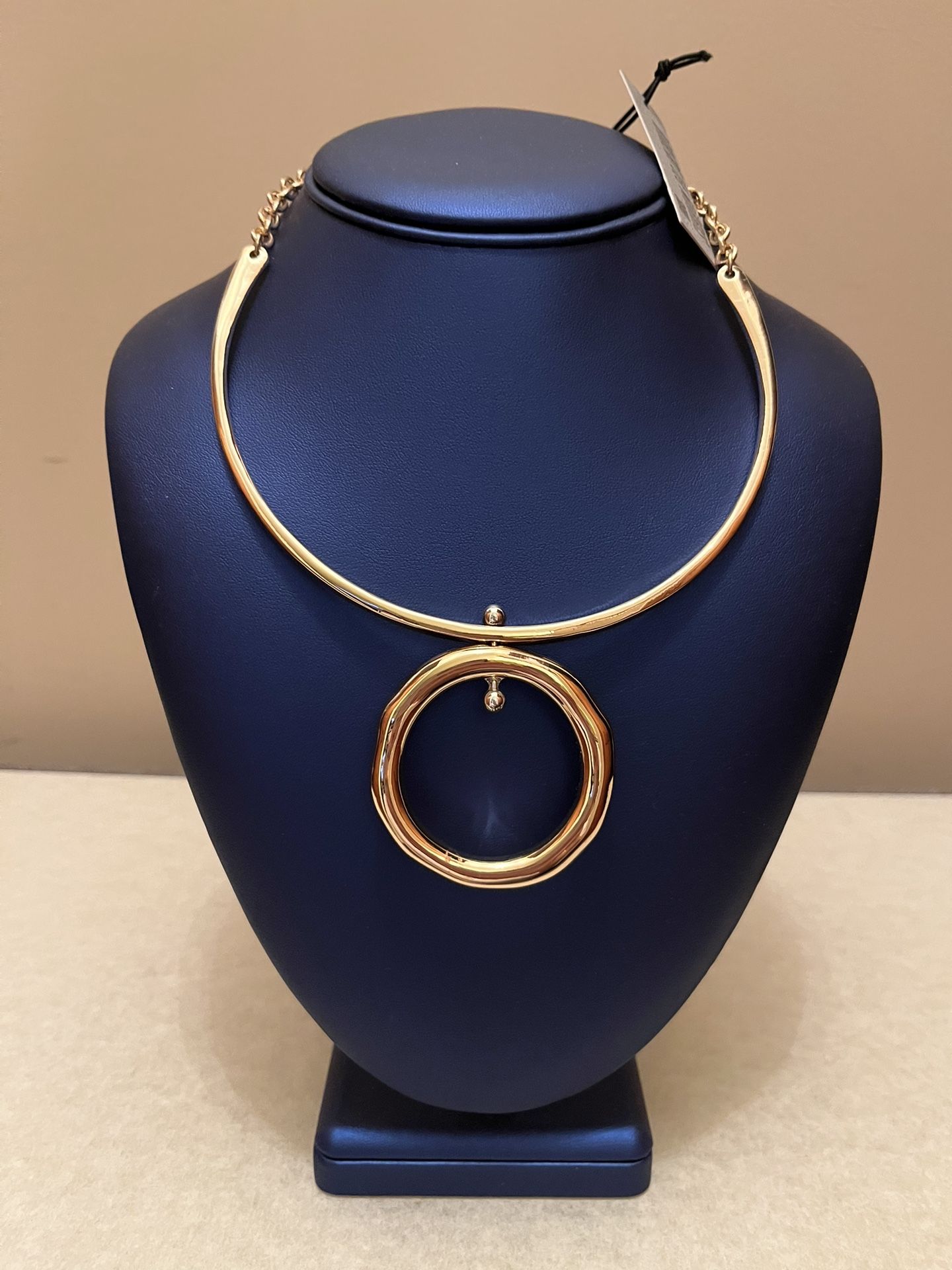 Robert Lee Morris Soho Womens Open Circle Pendant Wire Necklace, gold tone choker. Adjustable lock 