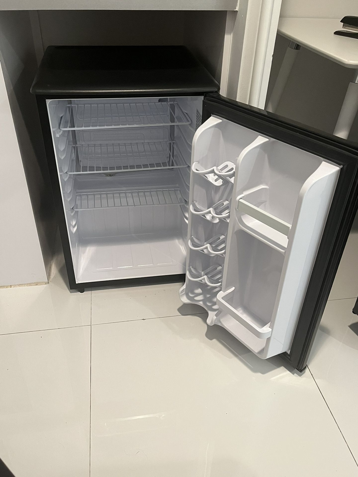Black Mini Fridge for Sale in Miami, FL OfferUp