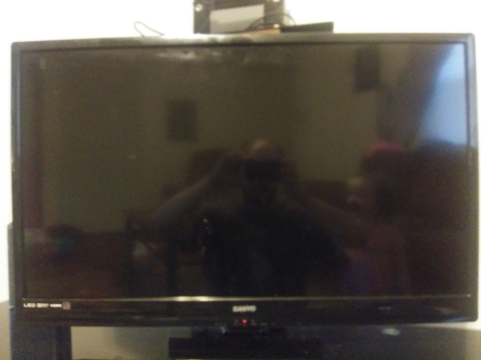 32 inch Sanyo flat screen TV