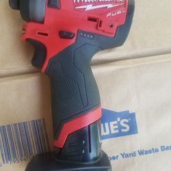 Milwaukee m12 impact driver  with battery 4.0