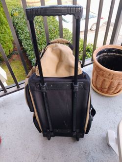 Rolling travel bag pickup only cash
