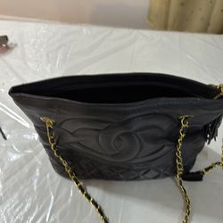 Black bag leather for women.