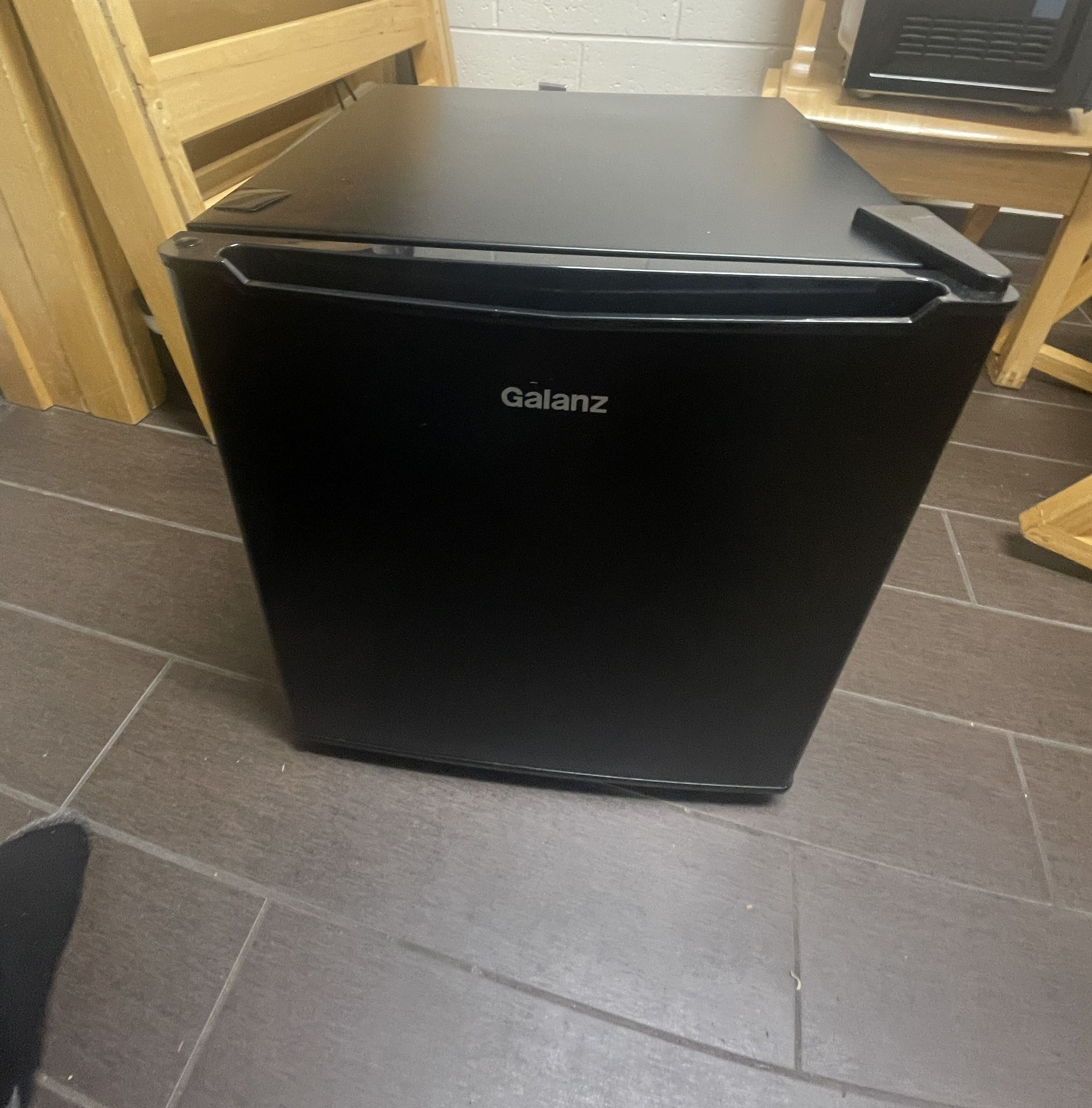 Black Galanz Mini Fridge 