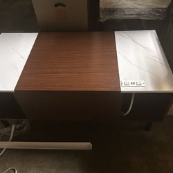 Lift top coffee table