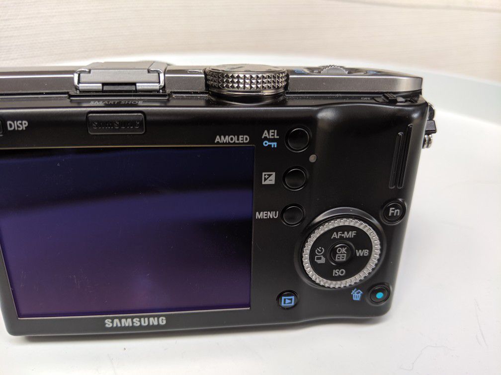 Samsung nx100 camera