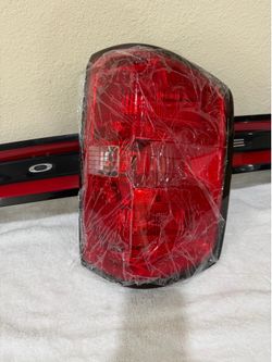 2014-2018 chevy silverado tail light