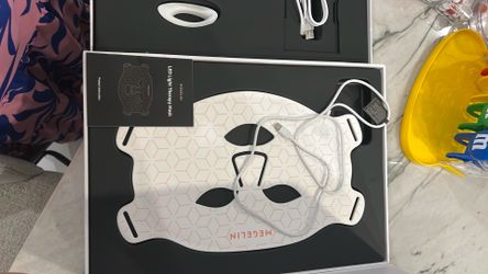 Megelin Red Light Therapy Mask