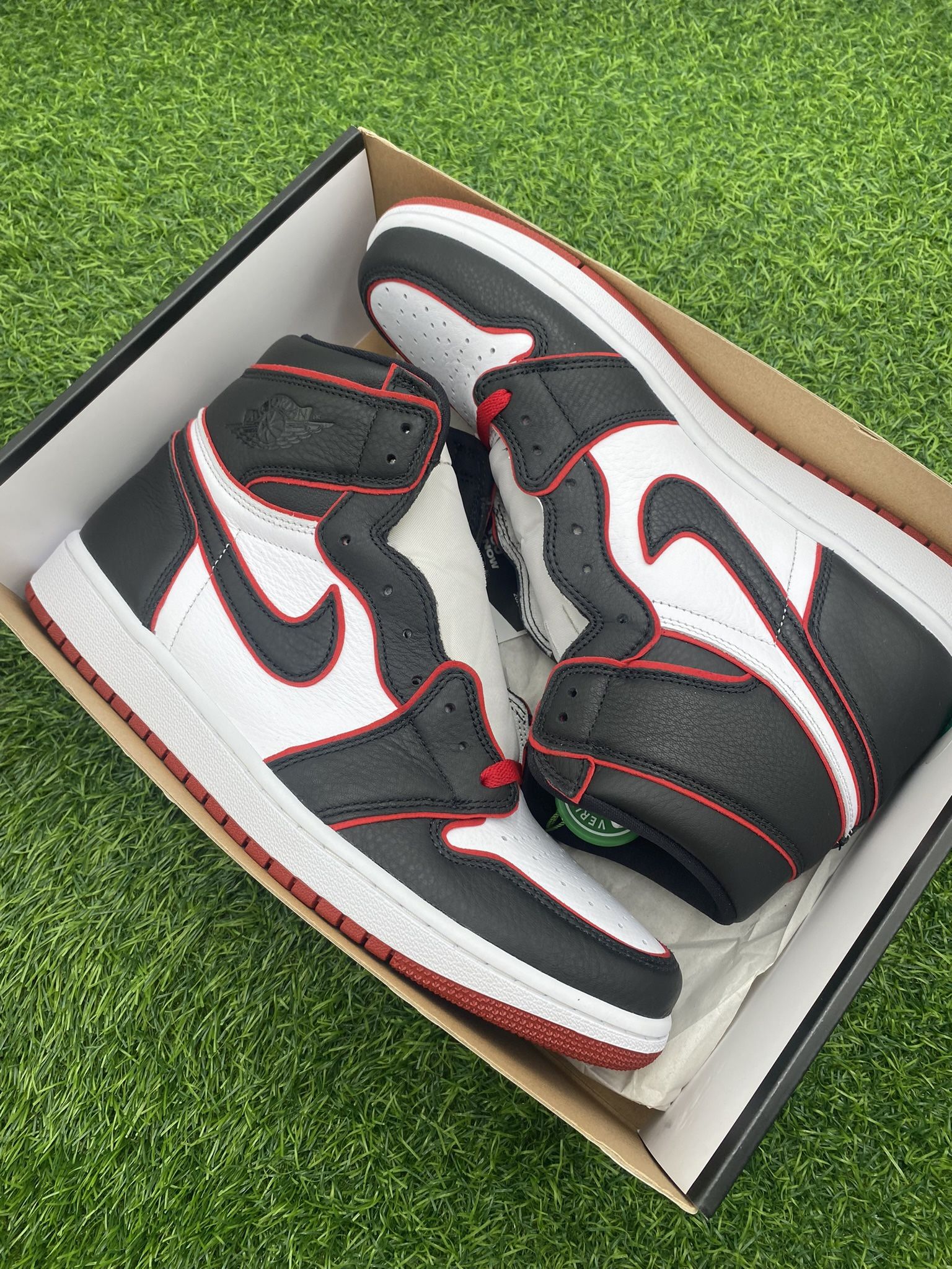 New Jordan 1 “Bloodline” Size 12M
