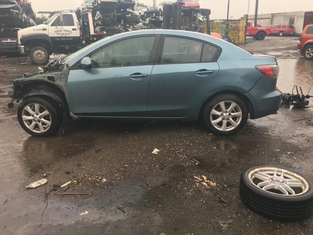 Mazda 3 for parts out 2010