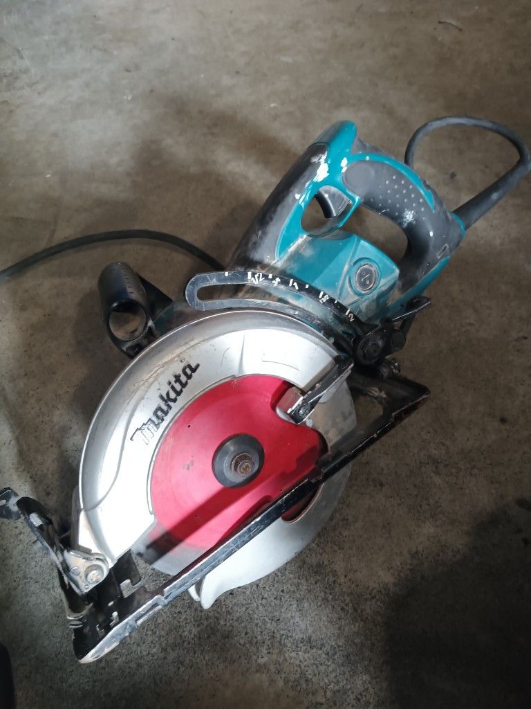 Makita 6477dn 7 1/4 Circular Saw