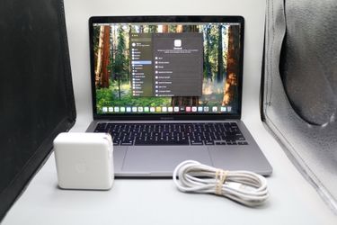 2020 Apple A2889 MacBook Pro (256GB, 8 GB RAM, Intel Core i5, Mac OS 15.7.3) (Please Read)