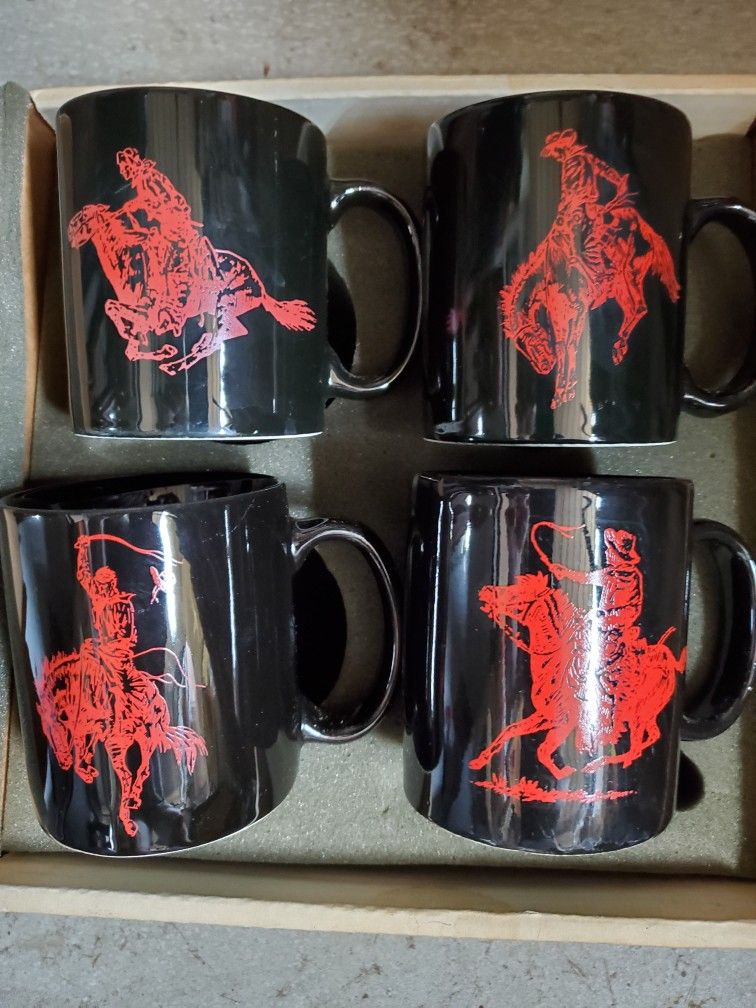 Coffee Mugs=set of 4 Marlboro NIB