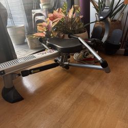 Compact Rowing Machine 