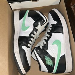 Jordan 1 Mid Green Glow