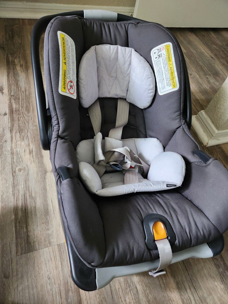 Chicco Infant Carseat 