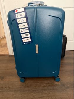 IZOD luggage