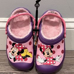 NEW WITH TAGS - Girls Disney Minnie Mouse Fleece Lined Purple Crocs. Size C12/13.