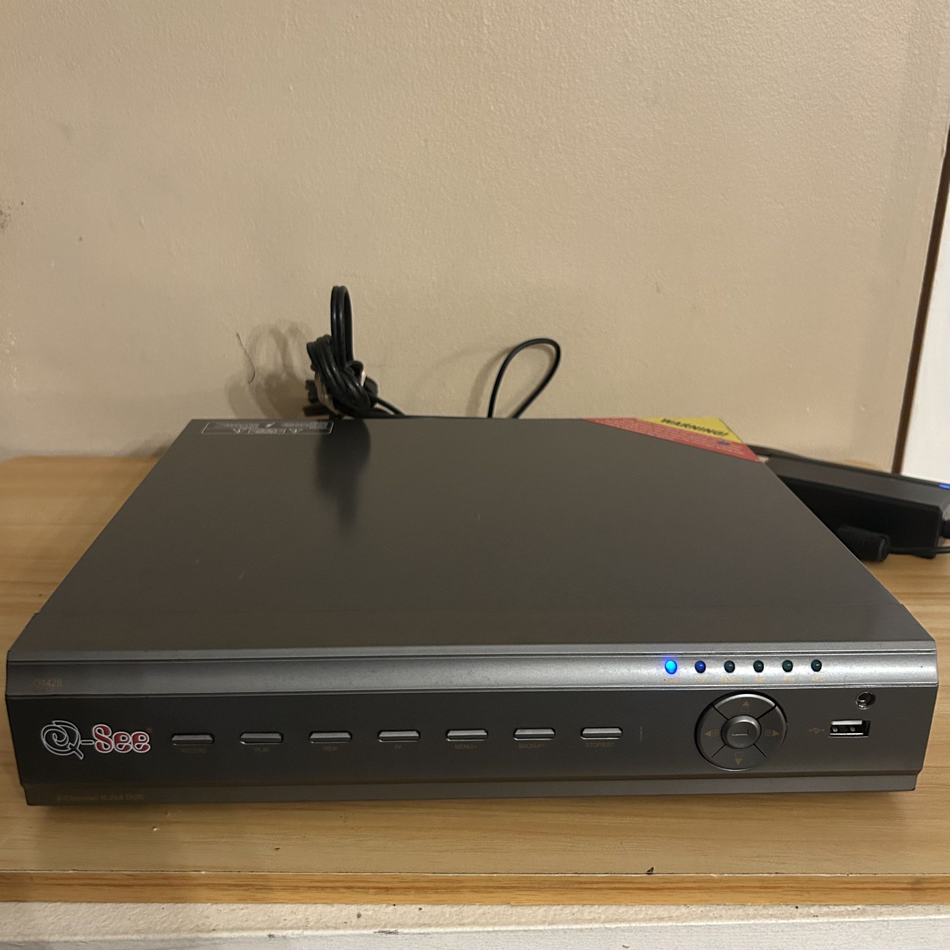 Q-See 8-Channel Digital Video Recorder Network DVR H.264 500GB QT428 Security