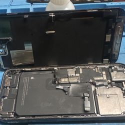 iPhone LCD Screen (R.E.P.A.I.R)