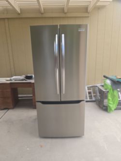 Frigidaire Gallery 20 cu ft Refrigerator