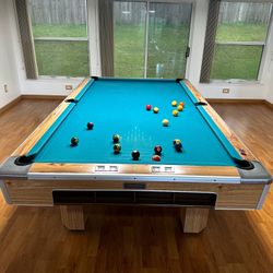 9’ Brunswick Pool Table 