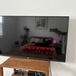 43” LG UND 70 Series 4 K Smart TV