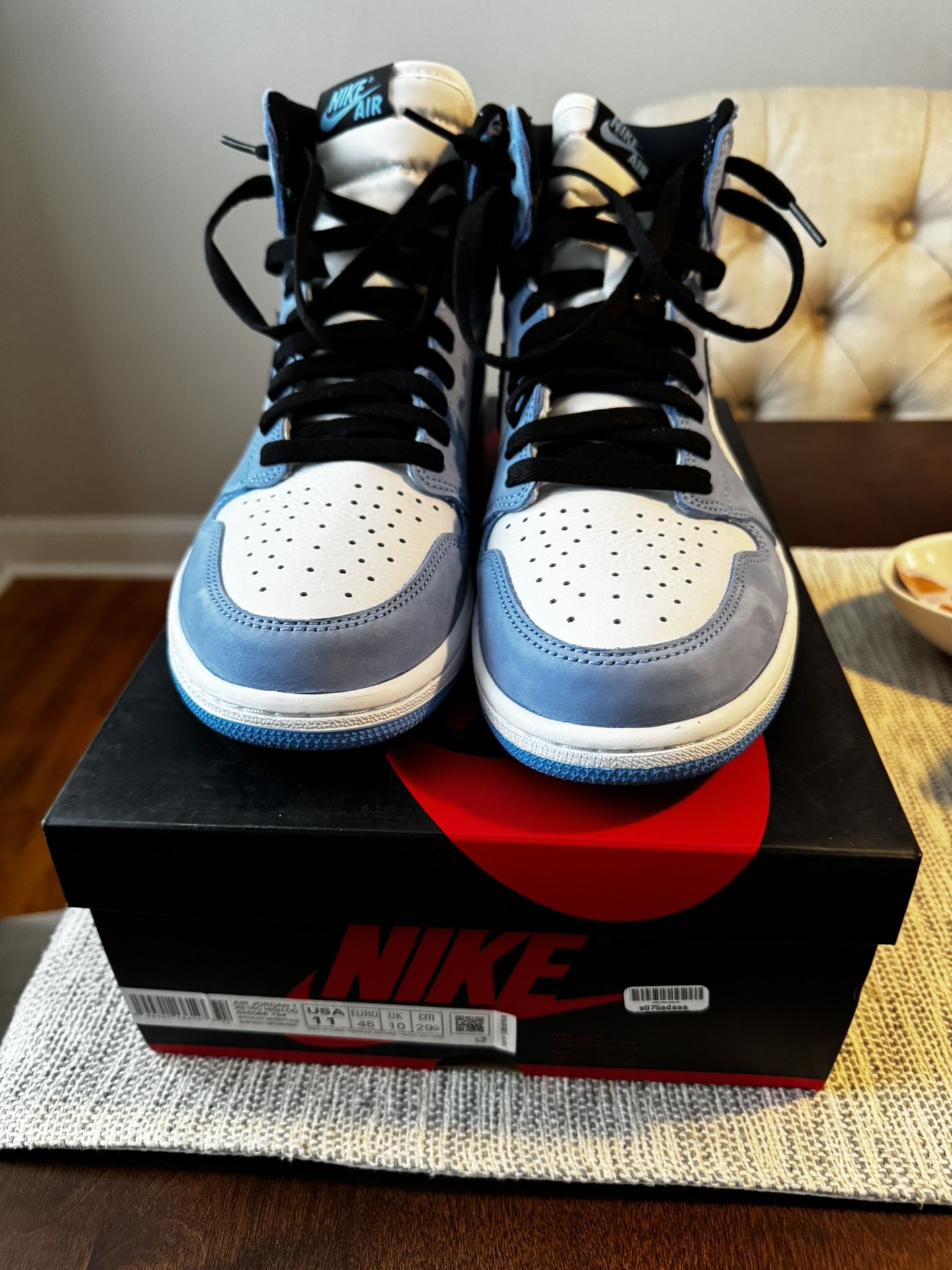 Air Jordan 1 Retro High OG 'University Blue' Size 11