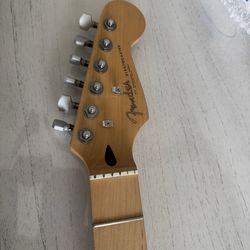 Licensed by Fender with sperzel  locking tuners