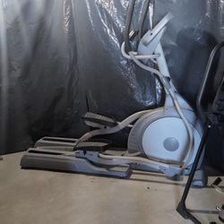 Spirit Elliptical Xe550 Commercial Quality MSRP $2499 Now Selling $175 Little Dusty From Storage