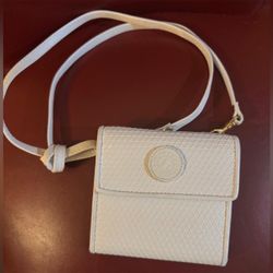 LIZ CLAIBORNE 1983 White Leather Triangle Compact Wallet Velcro Crossbody Bag