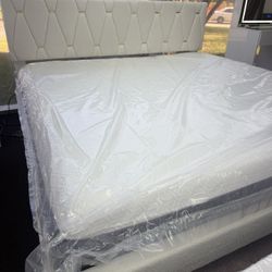 New King Size Platform Bed Frame + King Memory Foam Mattress