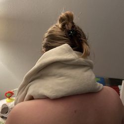 Neck Heated And Cooled Massage Pillow