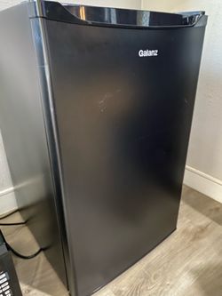 Mini refrigerator